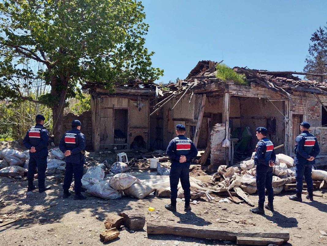 Yaptığı kaçak kazıyı sosyal medyada paylaşınca yakalandı! 2 bin yıllık Roma mozaiği buldu, İtalya'ya satacaktı 18